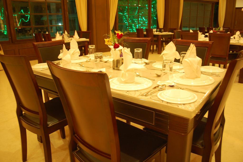 Pluz Resort Silvassa Bagian luar foto
