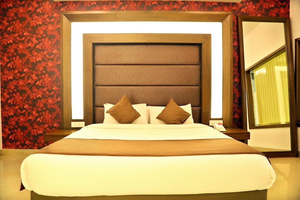 Pluz Resort Silvassa Ruang foto