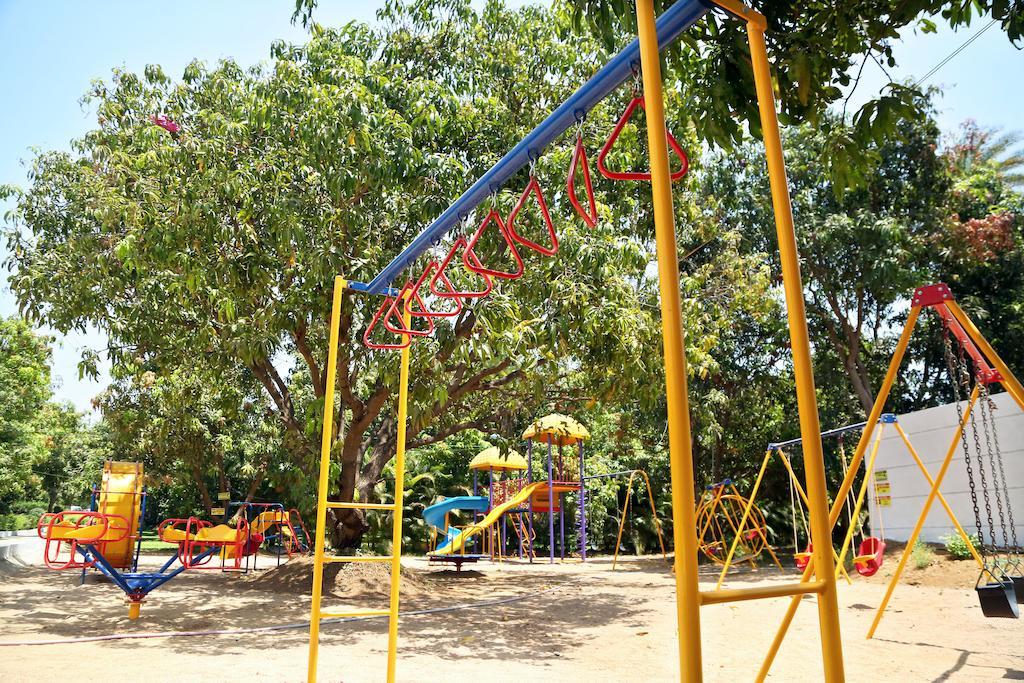 Pluz Resort Silvassa Bagian luar foto